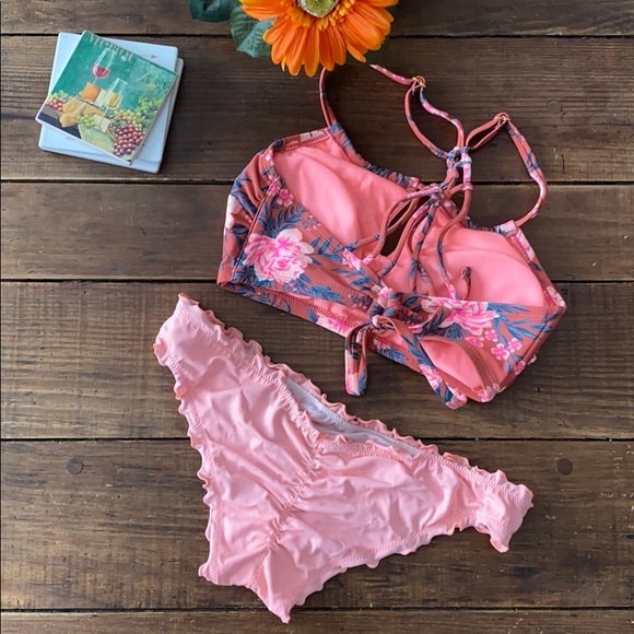 Bikini - Picture 3 of 6